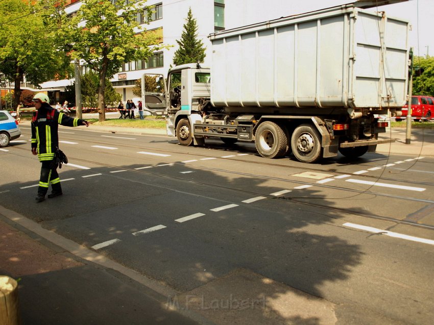 LKW riss Oberleitung ab Koeln Deutz Am Schnellert Siegburgerstr P022.JPG